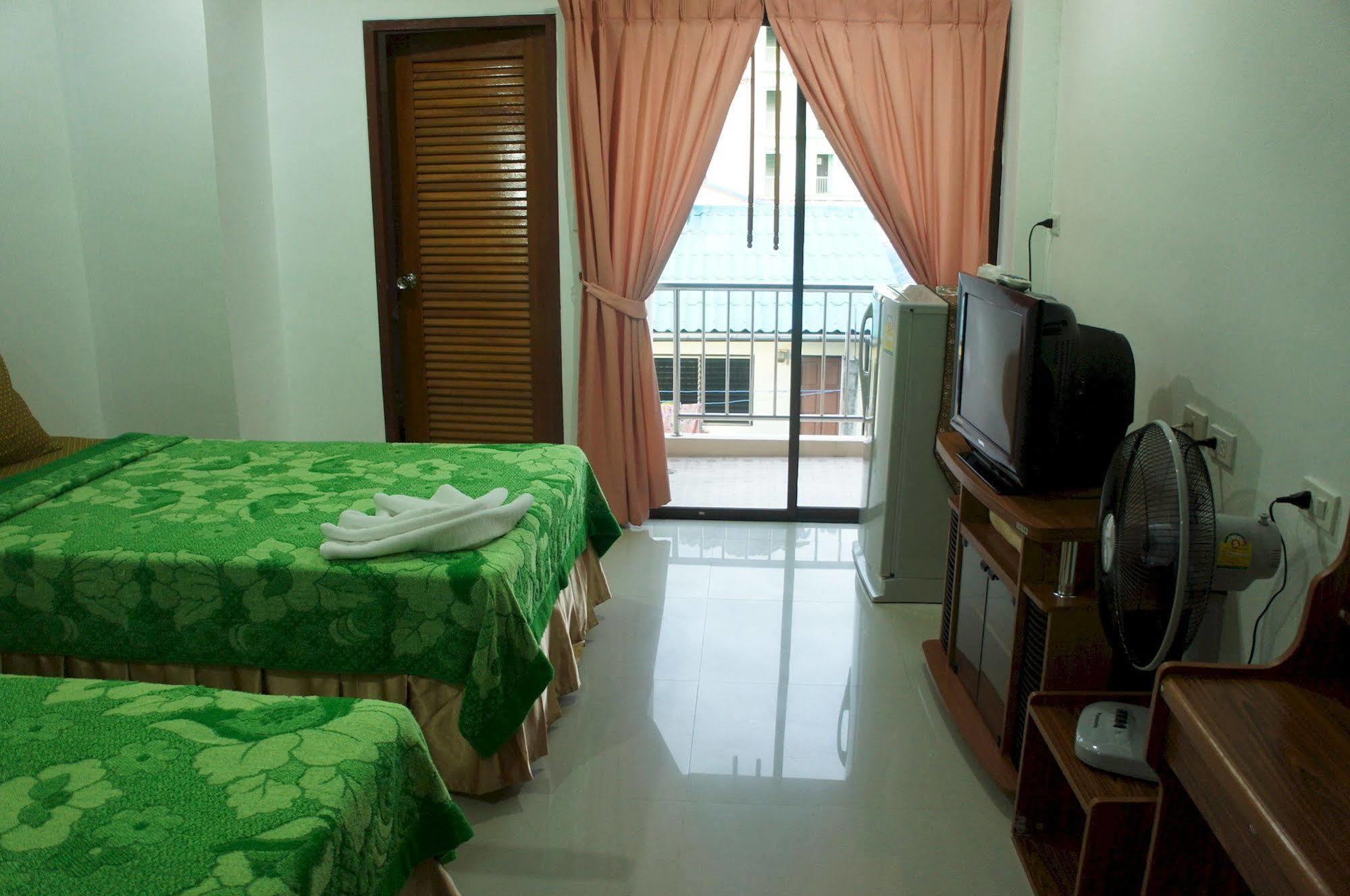 G&B Guesthouse Patong Exterior photo